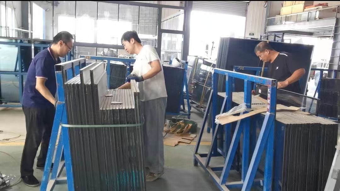 甘肃北方节能玻璃科技公司 开足马力忙生产 全力以赴促增收 门窗